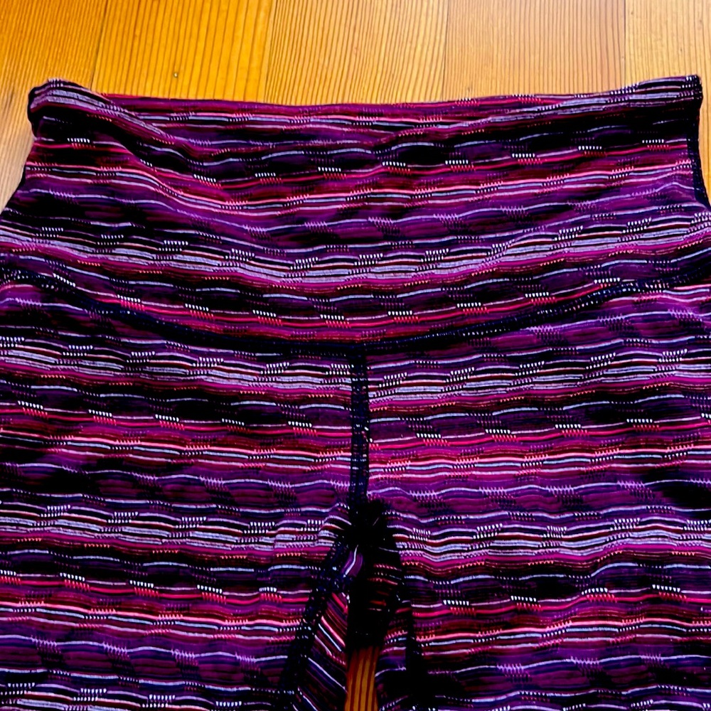 Lululemon size 4